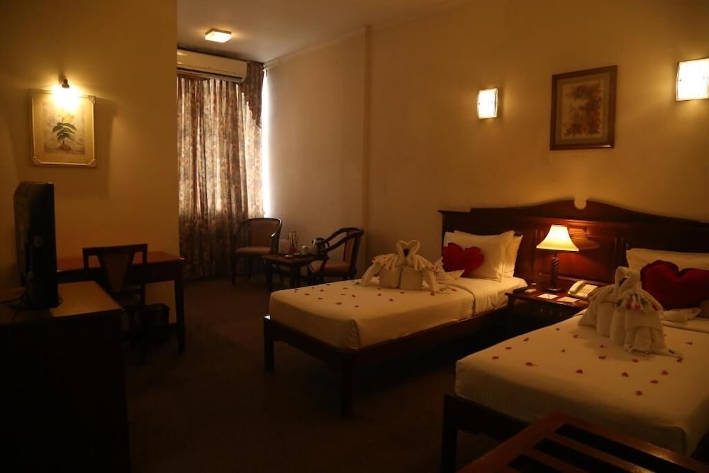 Hotel Sapphire 32/48