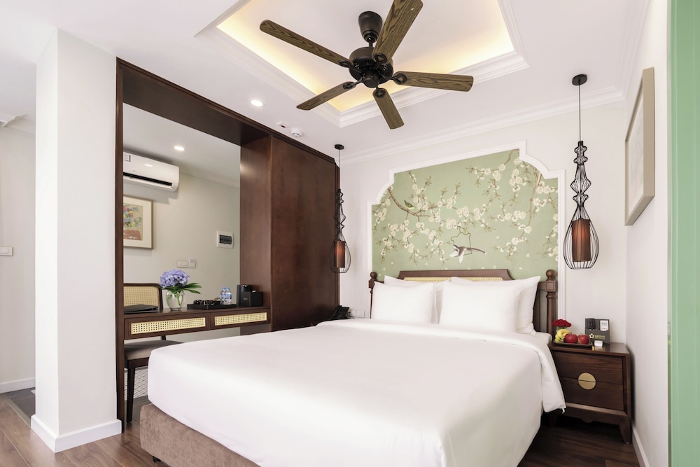 DELUXE, DOUBLE BED