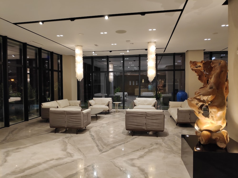 Supreme Hotel 14/72