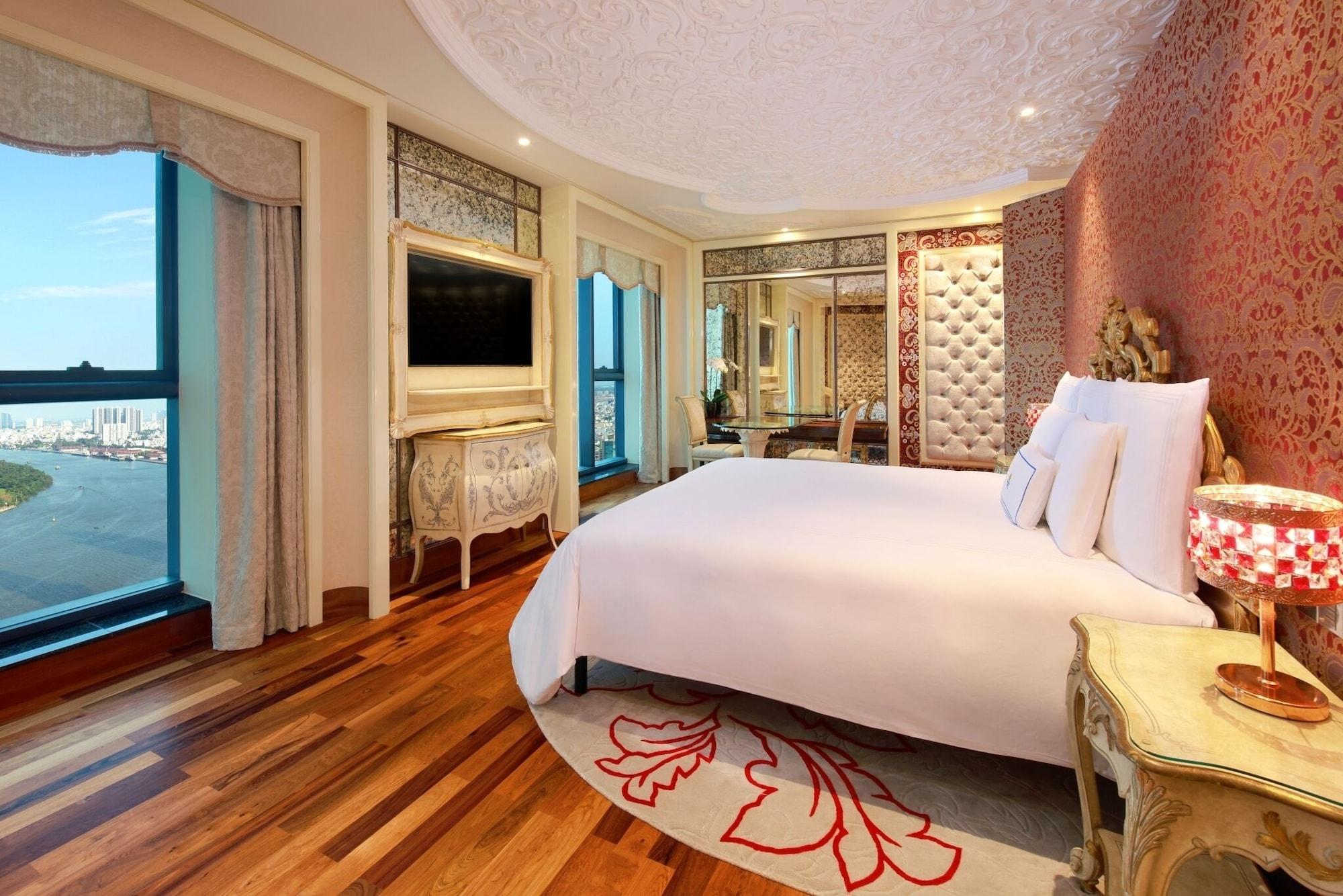 Romance, Suite, City or River View, Club Lounge Access