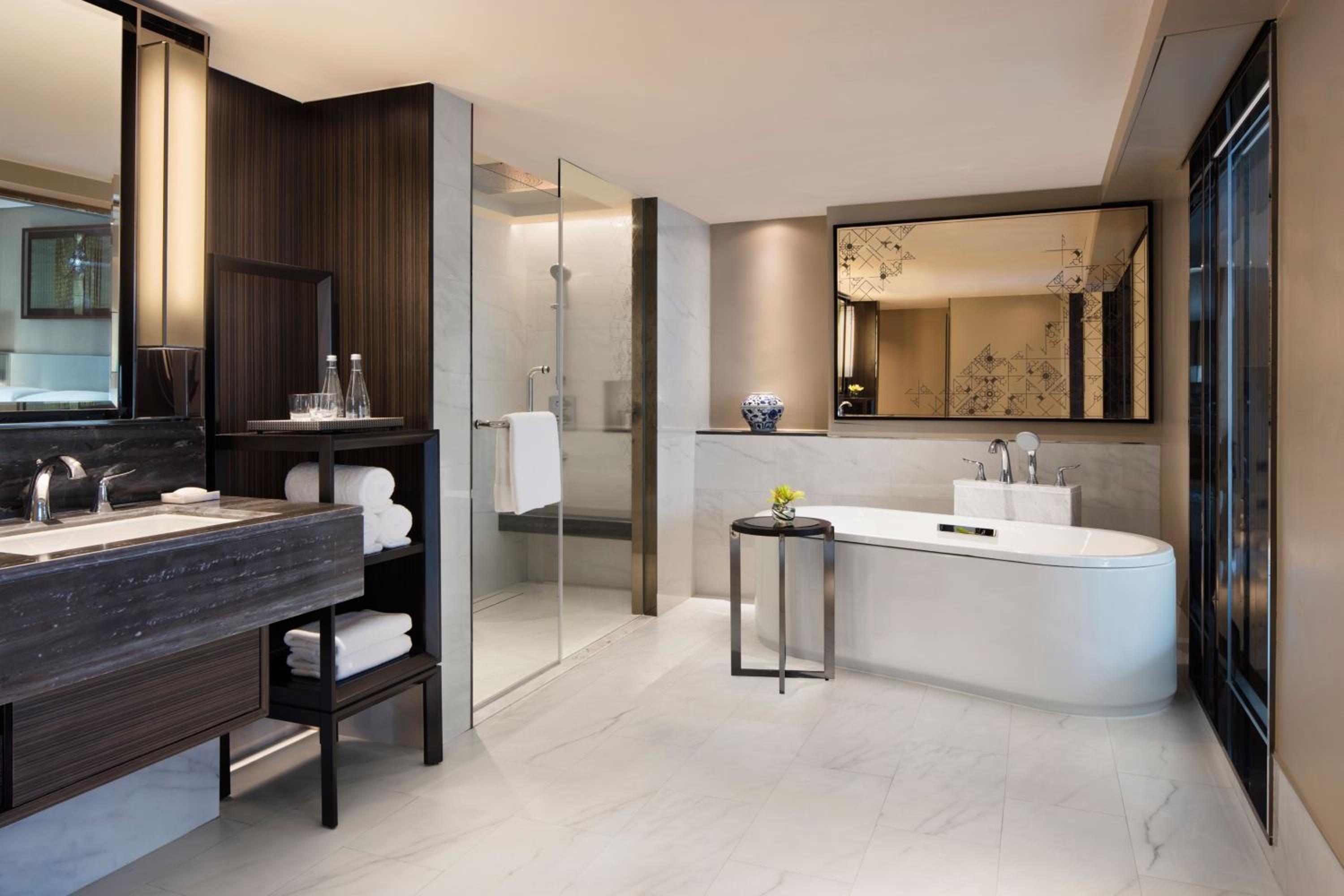 1 Bedroom, Grand, Marquis, Executive, Suite, King Bed, Club Lounge Access