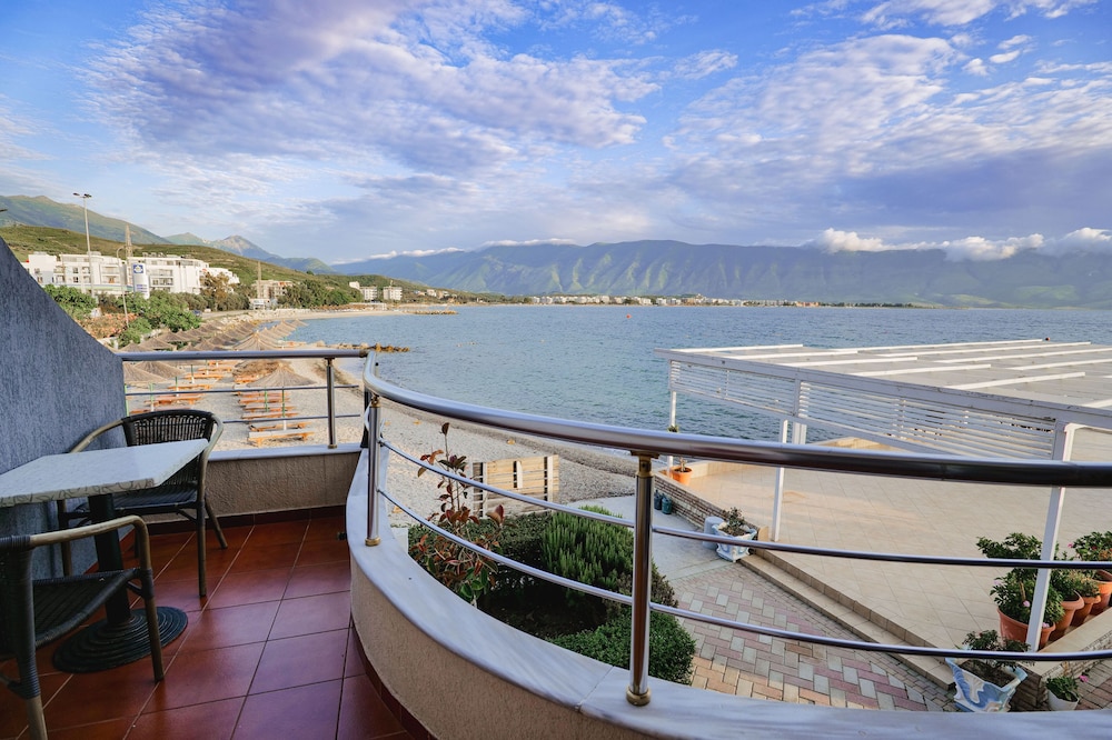 Grand Hotel Aita 44/49