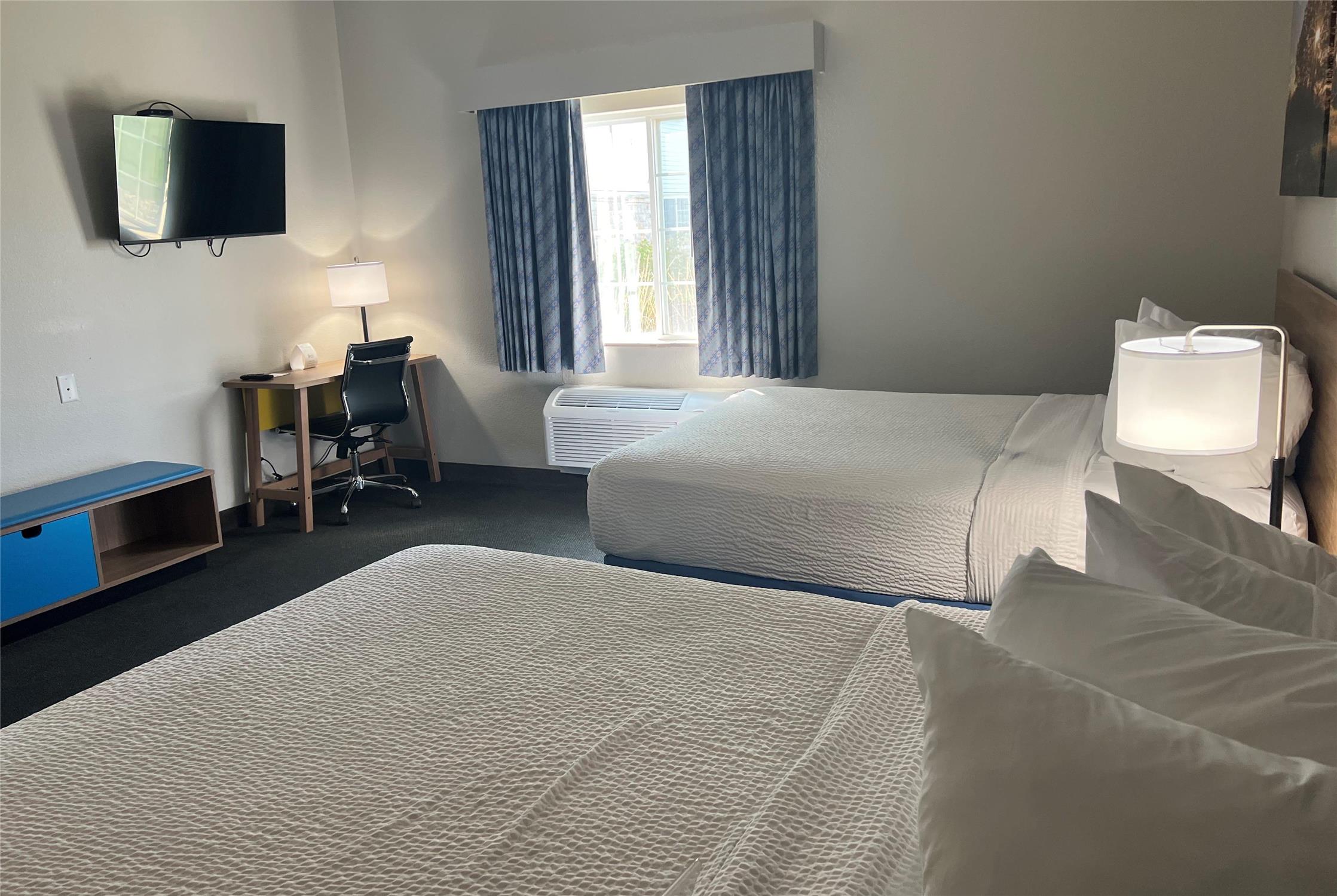 Days Inn & Suites by Wyndham Columbus NE 5/20