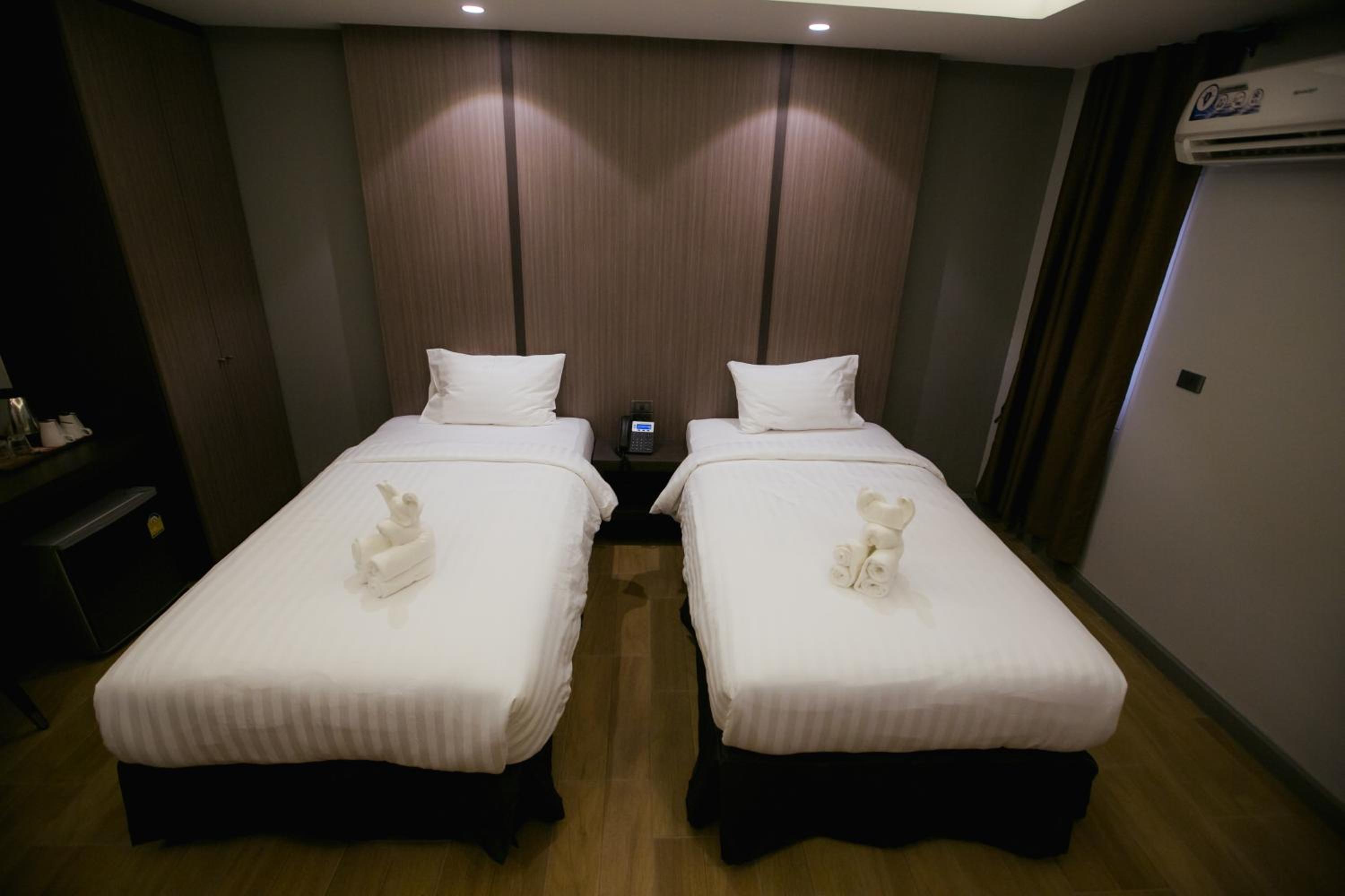 The Bed Hotel 15/50
