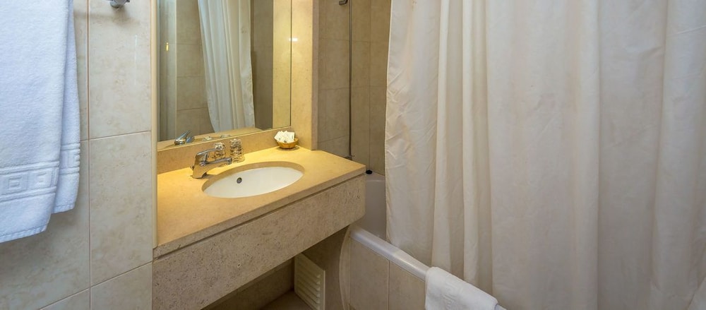 Atismar Hotel 49/50