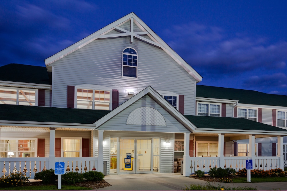 Country Inn and Suites By Radisson Grinnell 3/20