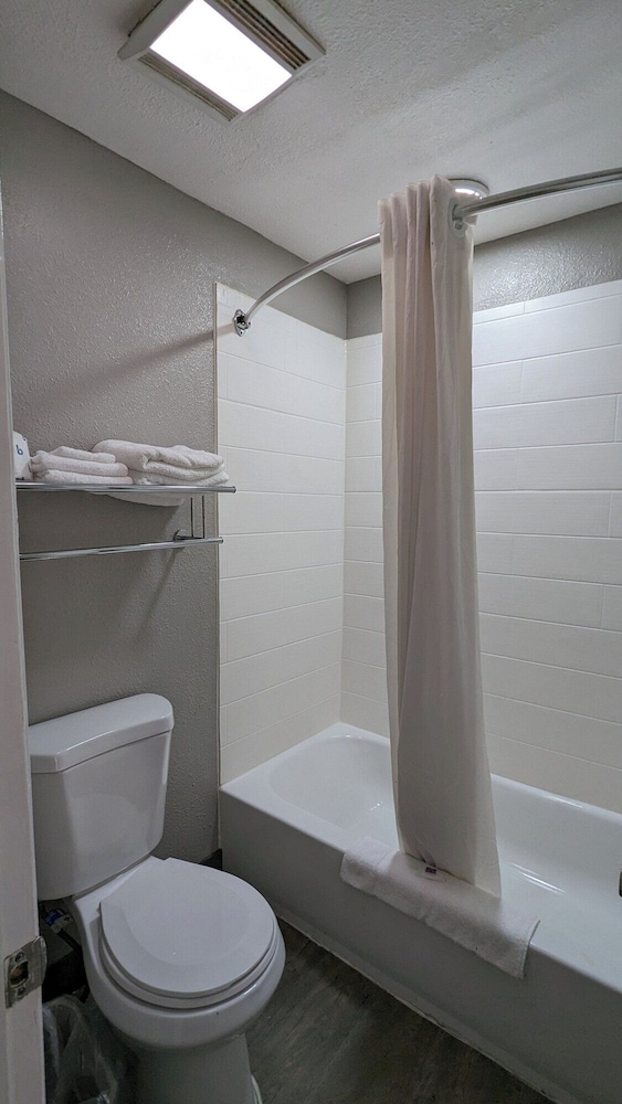 Motel6 Nashua, NH - North 54/58