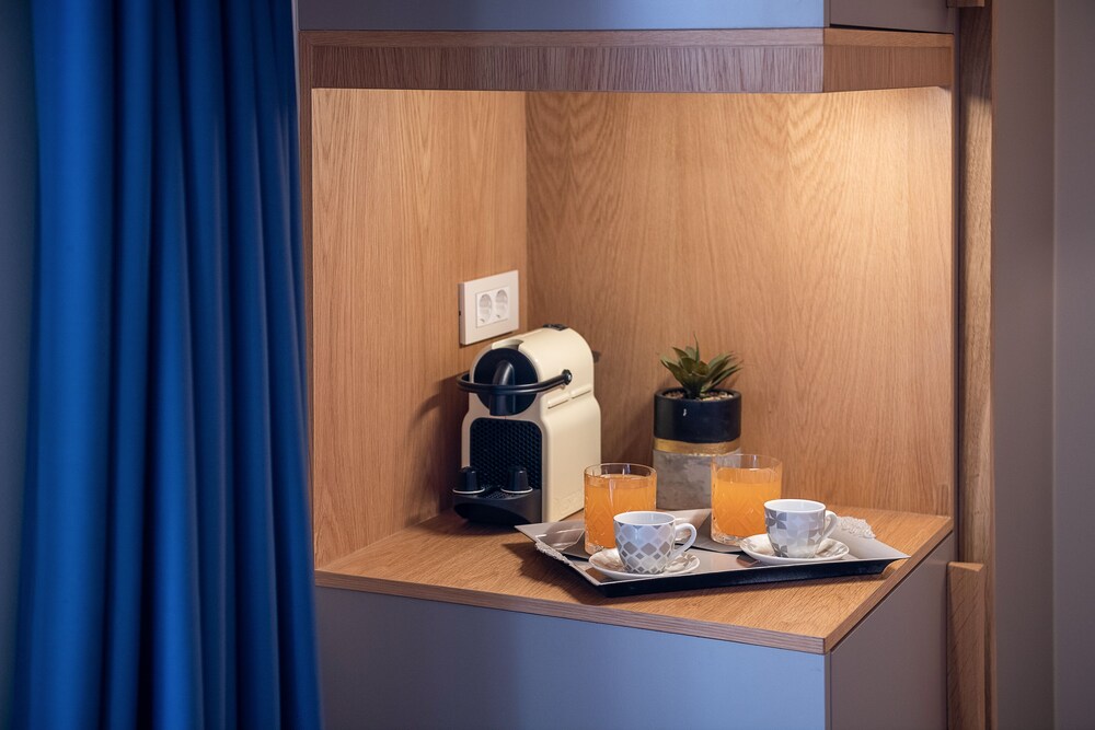 Viaggio Elegant Rooms 9/50