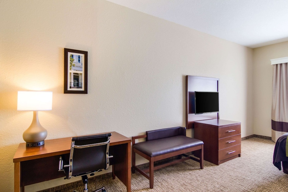 Comfort Inn Blackshear Hwy 84 16/25
