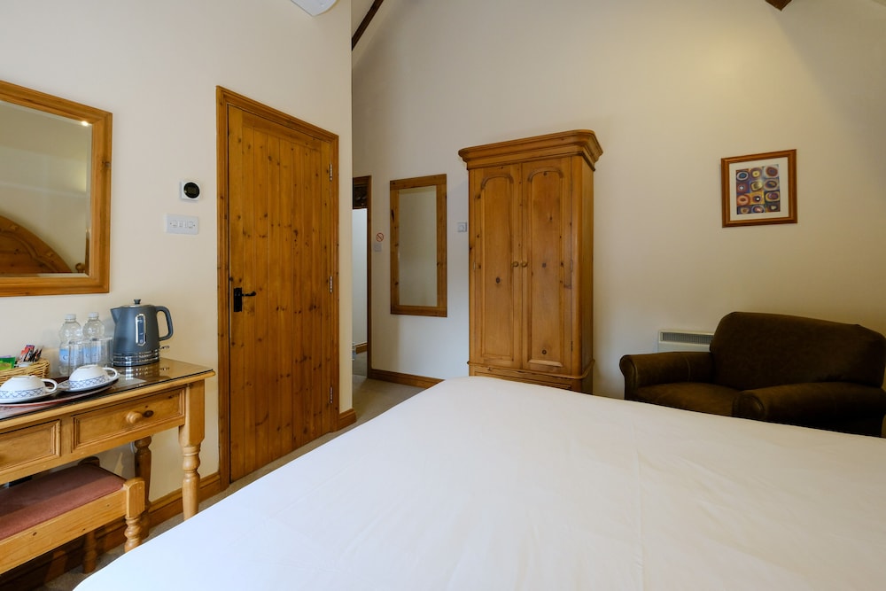 Church Farm Lodge 7/50