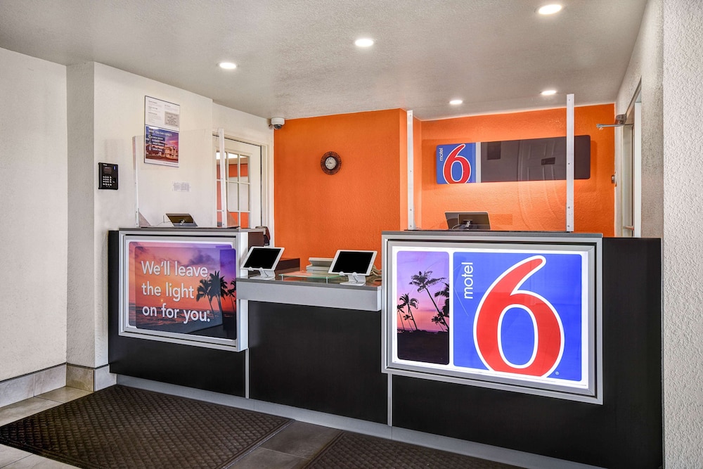 Motel6 North Ridgeville, OH - Cleveland Intl Airport - N Ridgeville 12/45
