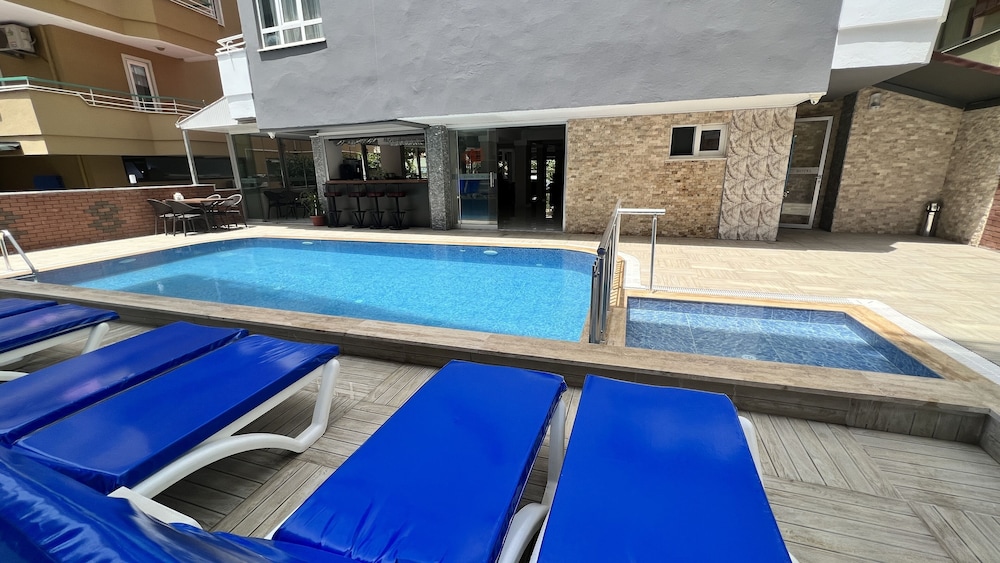 Miss Cleopatra Hotel 20/50