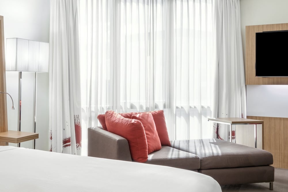 Amora Hotel Brisbane 41/60