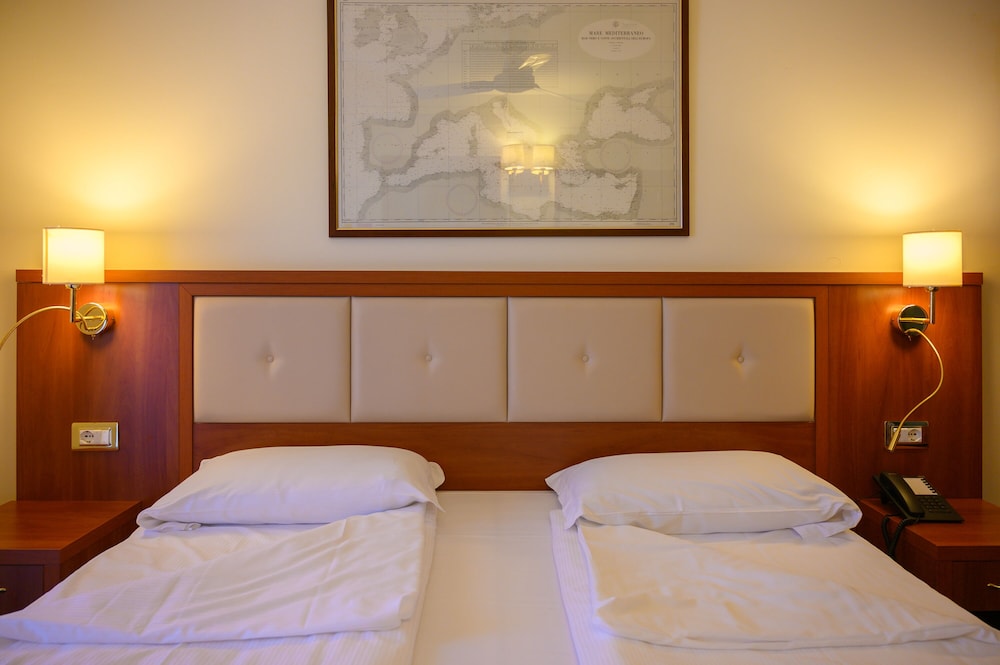 Hotel Benaco 18/50