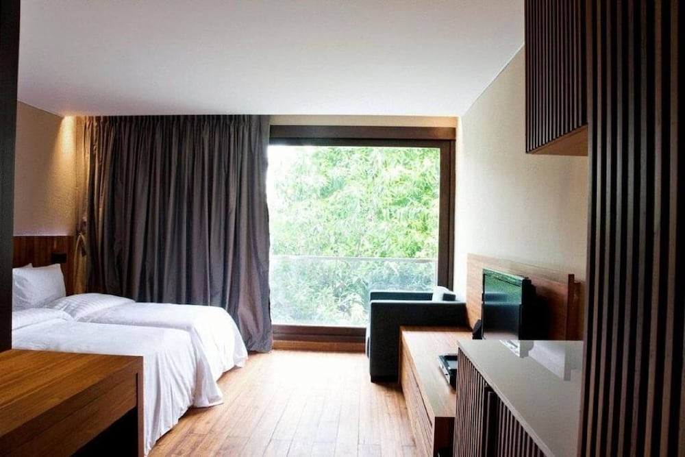 Studio, Twin Beds