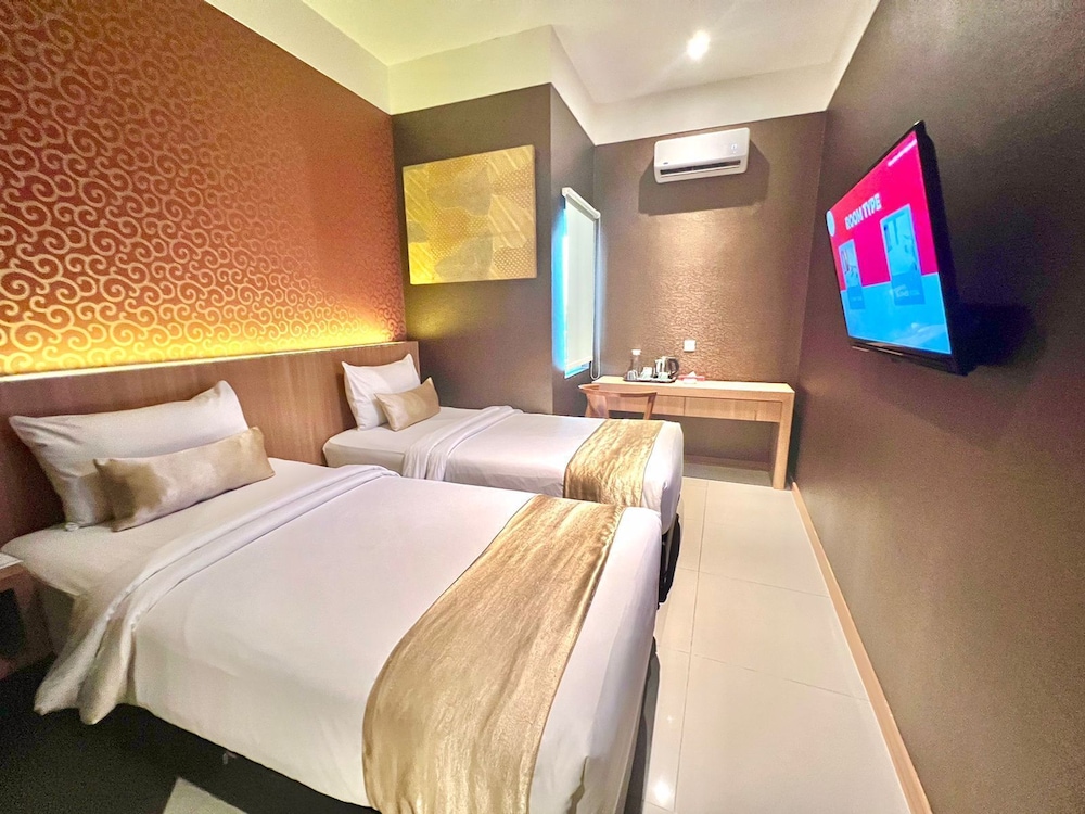BUSINESS, TWIN BEDS