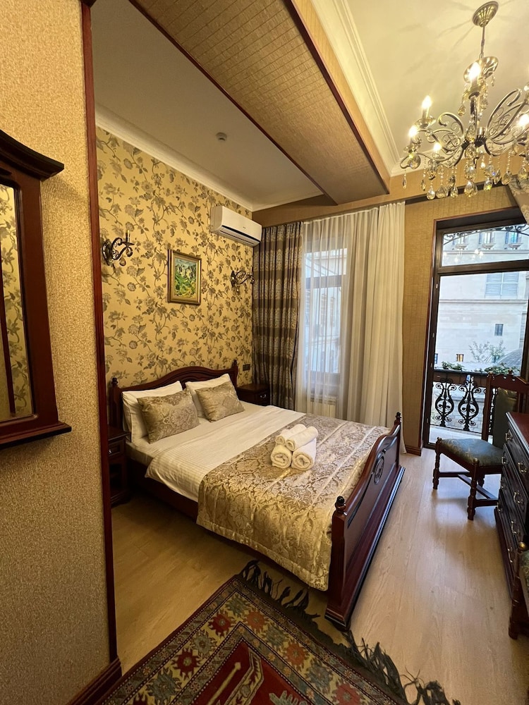 1 BEDROOM, BASIC, BALCONY