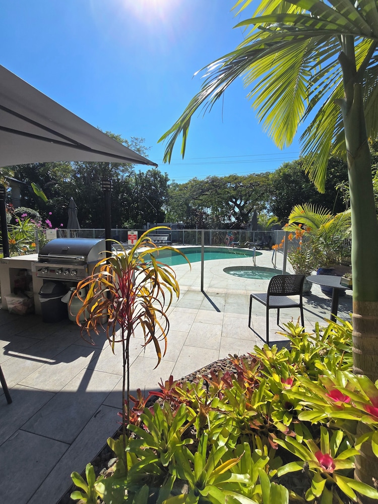 NOOSA RIVER RETREAT 17/23