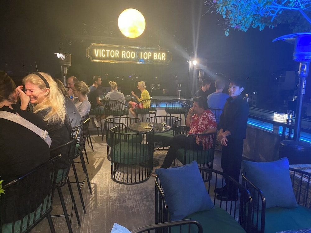 Victor Metropolis Hotel & Rooftop Bar 44/50