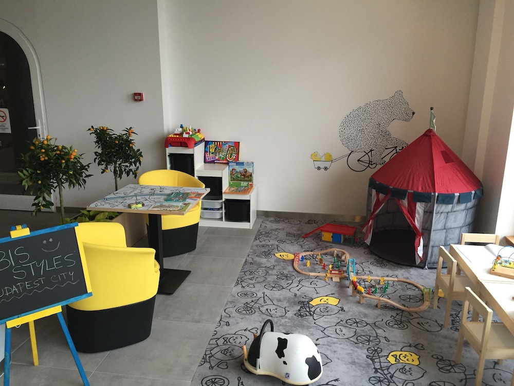 Lobby at Ibis Styles Budapest City, BUDAPEST