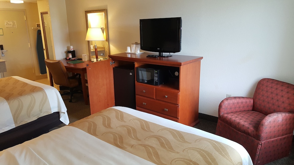 Quality Inn and Suites Conference Center West Chester 19/41