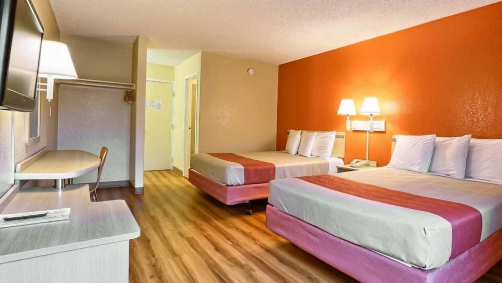 STANDARD, 2 DOUBLE BEDS, ACCESSIBLE