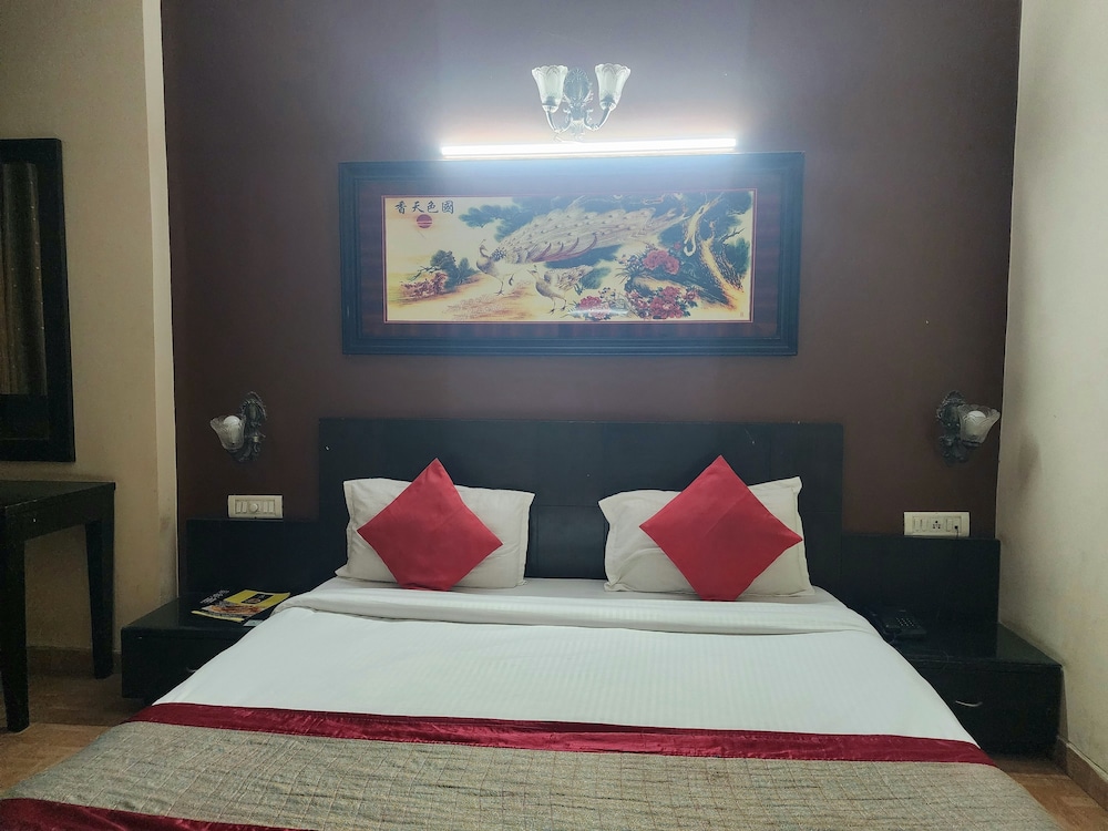 Oyo Rooms 760 Karol Bagh Metro Station 26/50