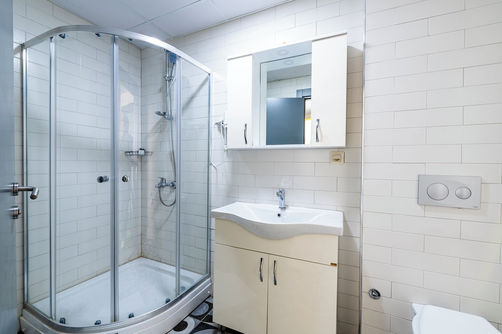 Royal Luxury Hotels & Suites 43/44