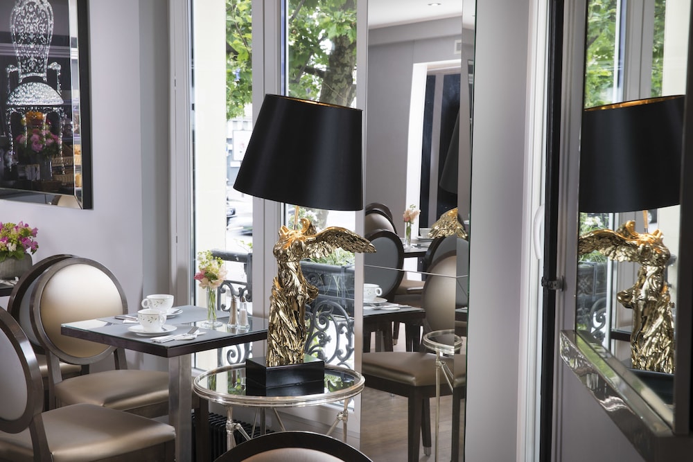 Hotel Plaza Elysees 39/50
