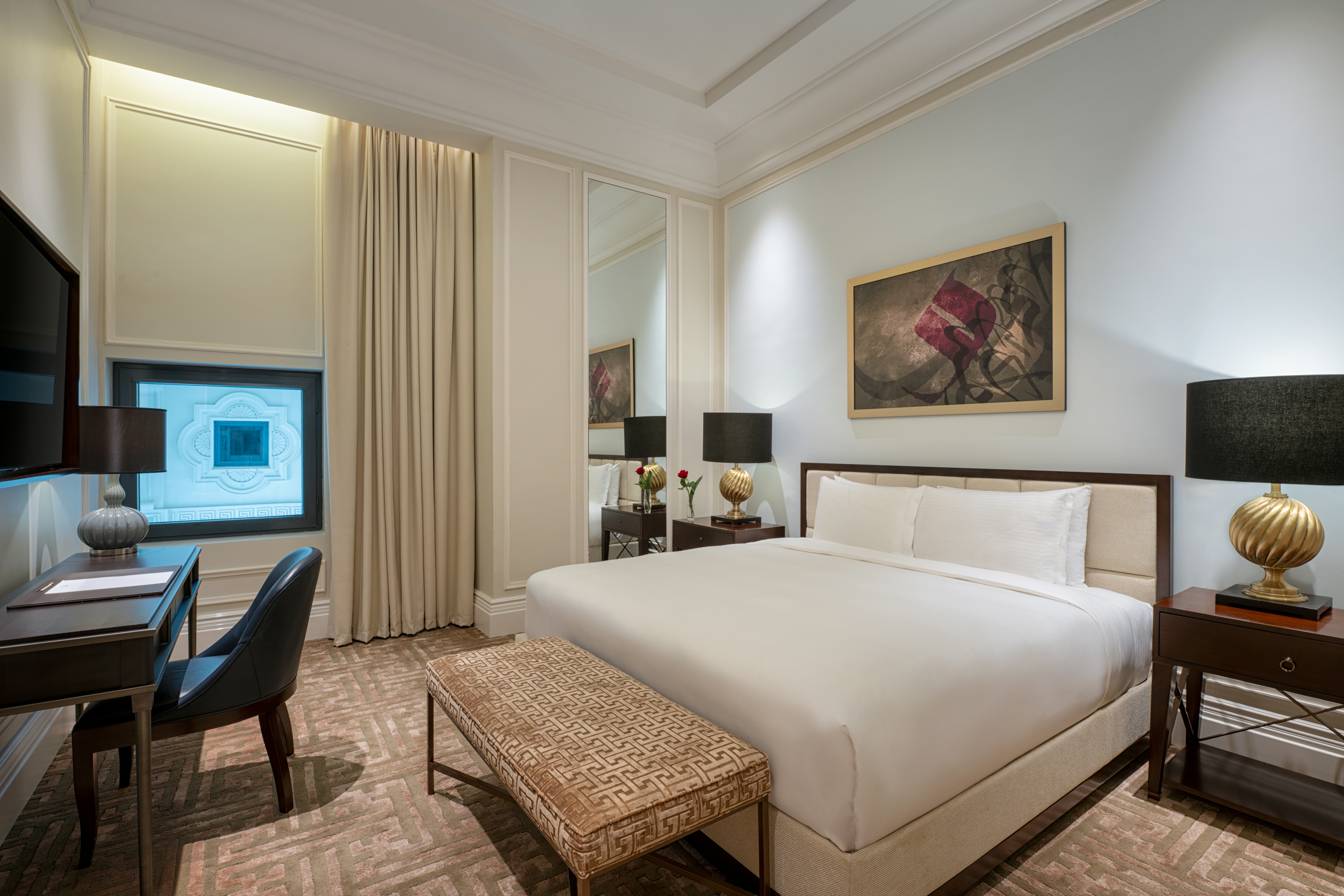 Royal, Suite