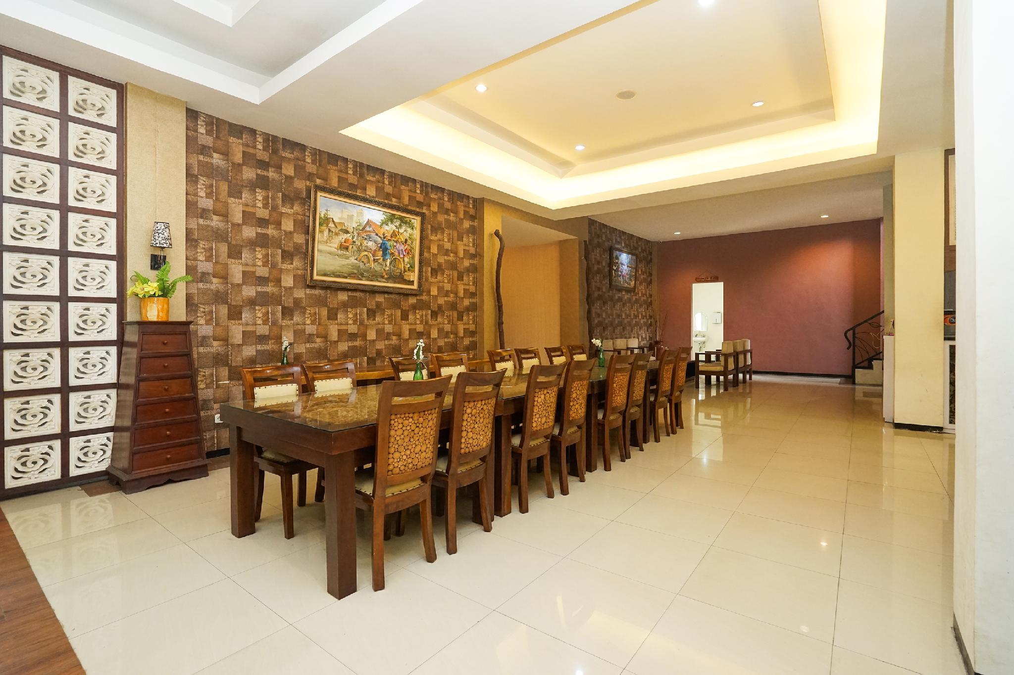 Oyo 282 Putri Utari Guest House 21/31