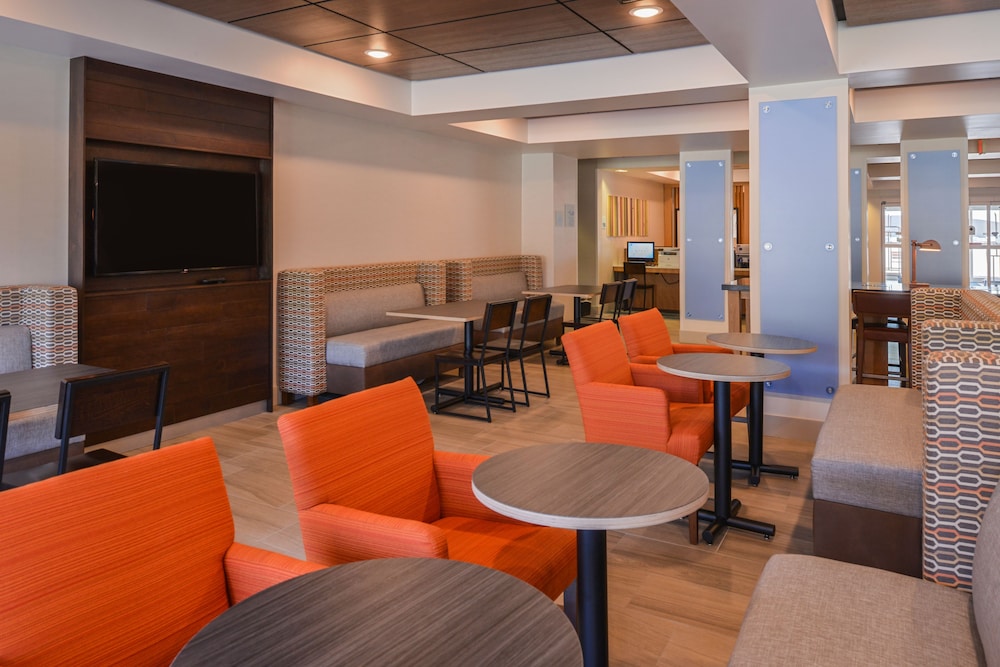 Holiday Inn Express Hotel & Suites Urbana-Champaign(U Of I Area) 45/74