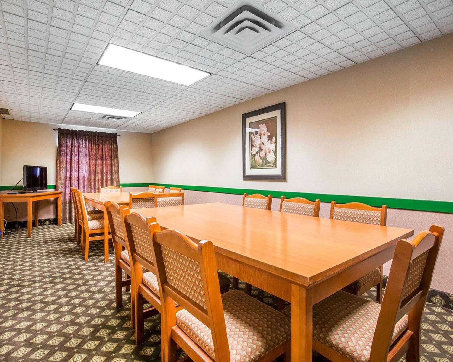 Quality Inn and Suites Lethbridge East 45/52