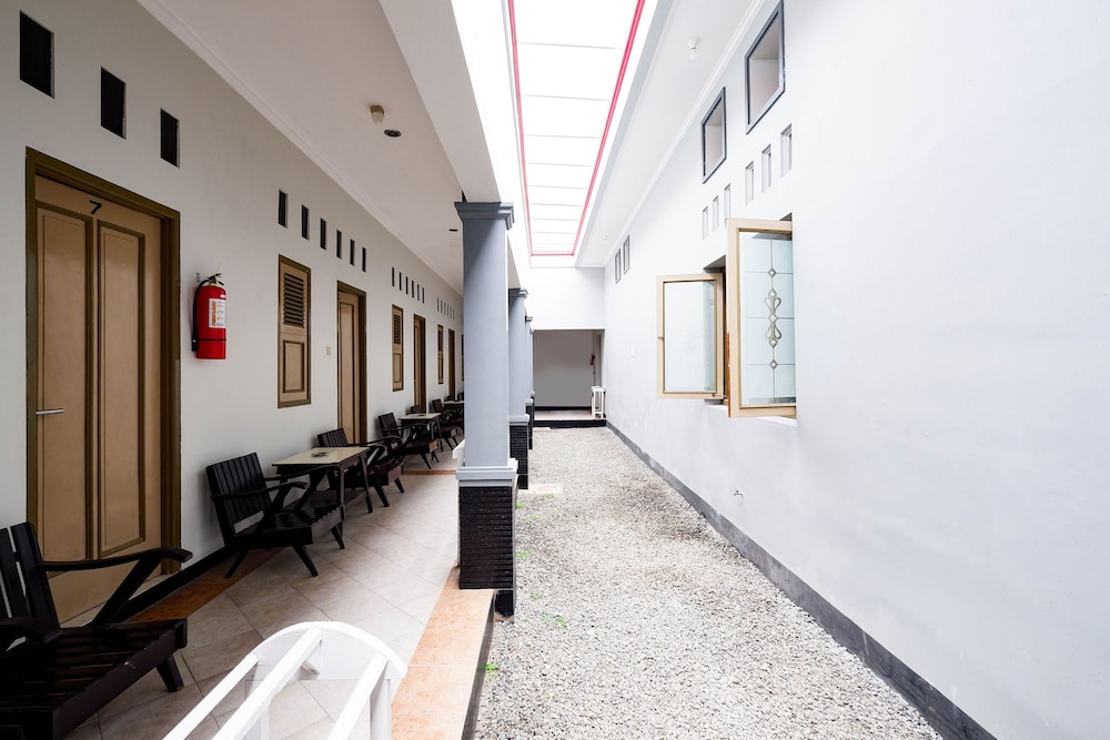 OYO 2436 Hotel Kencana 25/52