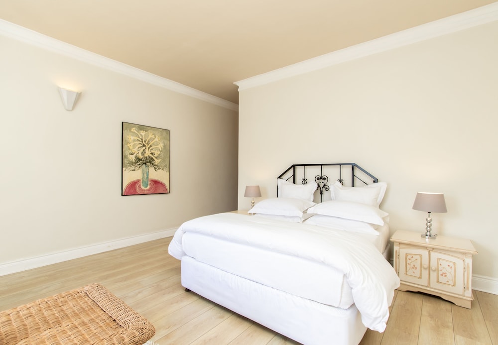 Auberge Burgundy Guest House Hermanus 18/43