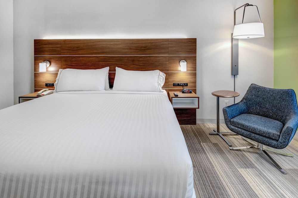 Holiday Inn Express Woodbridge 10/64