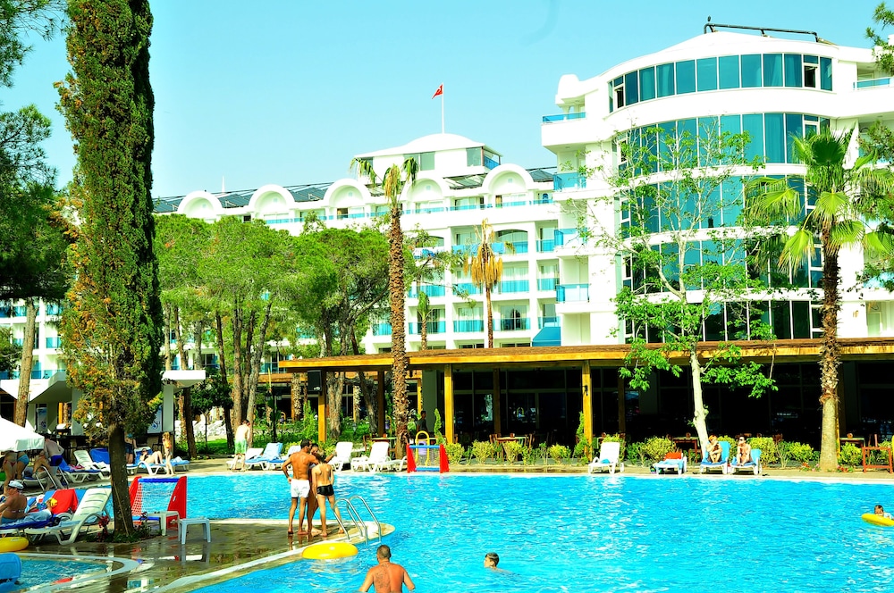 Berry Blue Hotel 88/95
