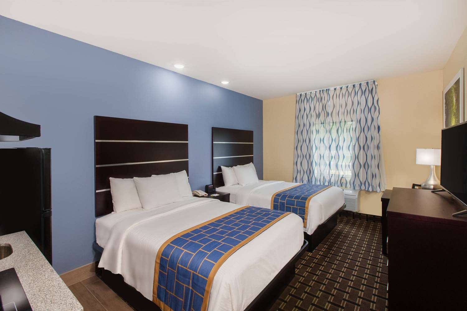 Days Inn By Wyndham Baton Rouge Airport 7/16