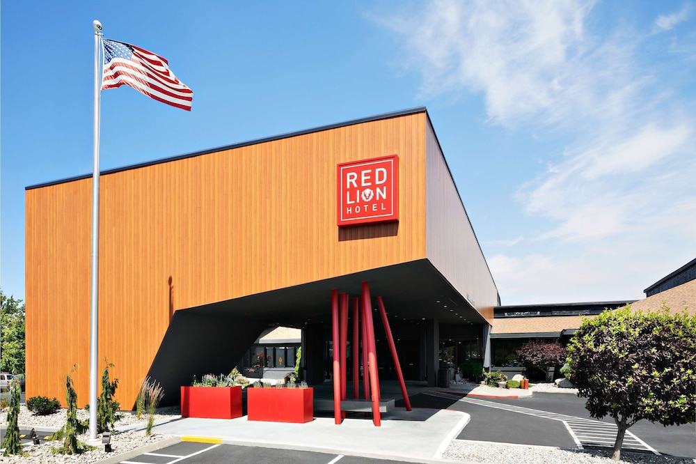 Red Lion Hotel Wenatchee City Center 5/28