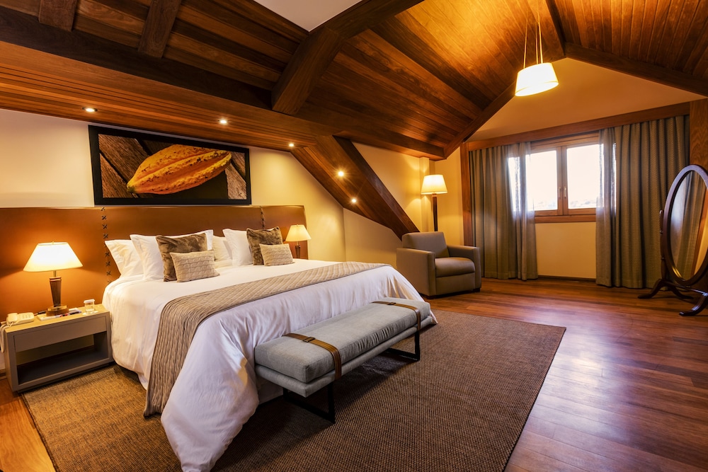 LUXURY, SUITE, STAIR ACCESS ONLY