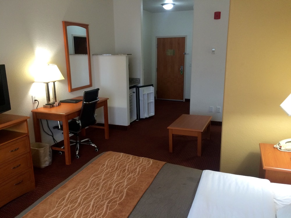 Comfort Inn & Suites Chesapeake - Portsmouth 21/33