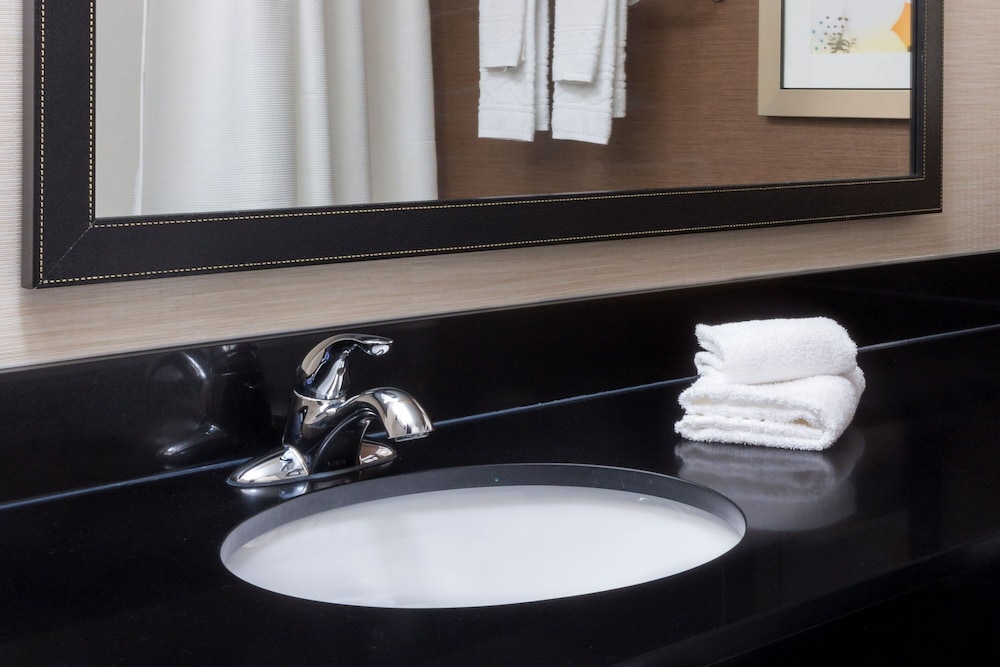 جناح بسرير كينج مع أريكة، Fairfield Inn Lubbock 2/2