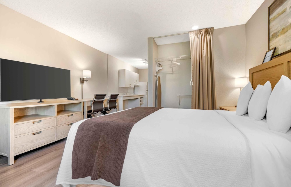 STUDIO, QUEEN BED, ACCESSIBLE