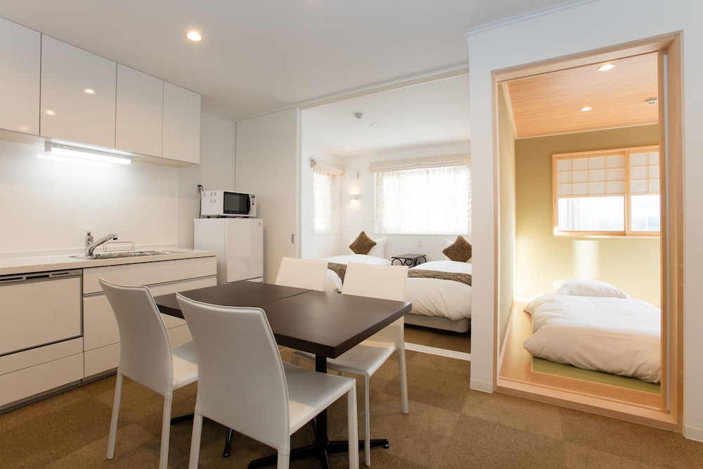 Bliss Lodging 40/44