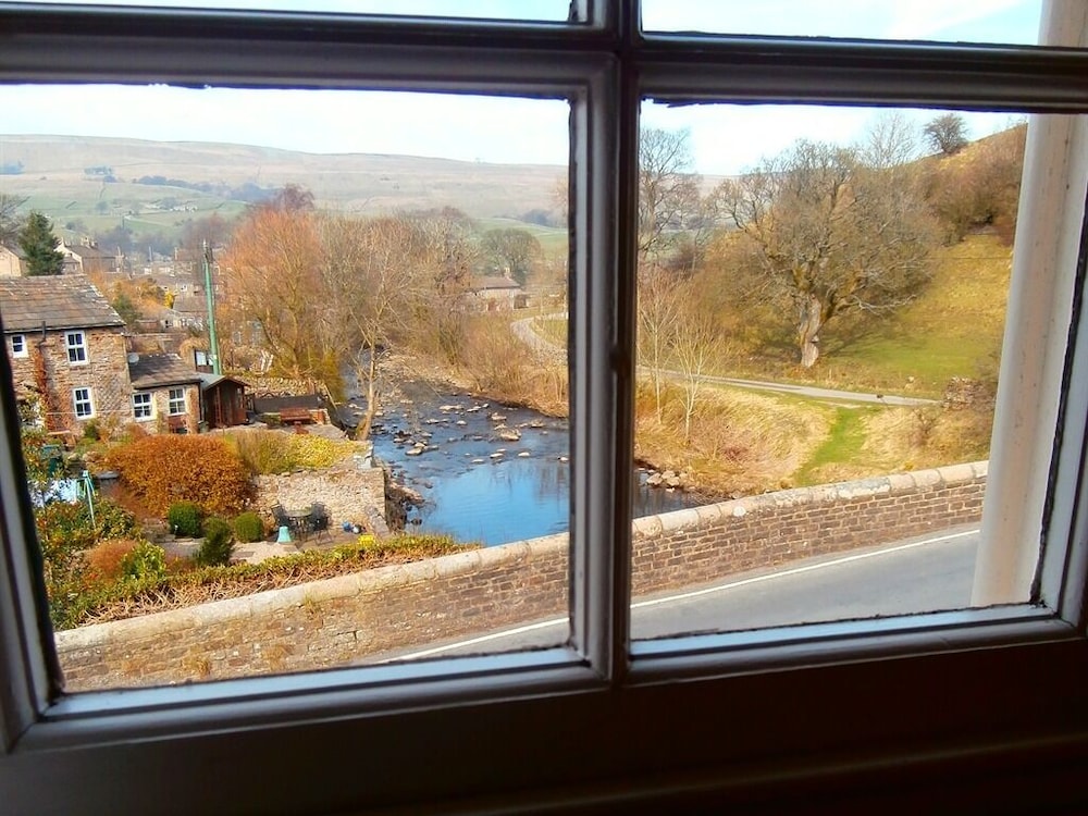 Riverside Bed &amp; Breakfast 38/46