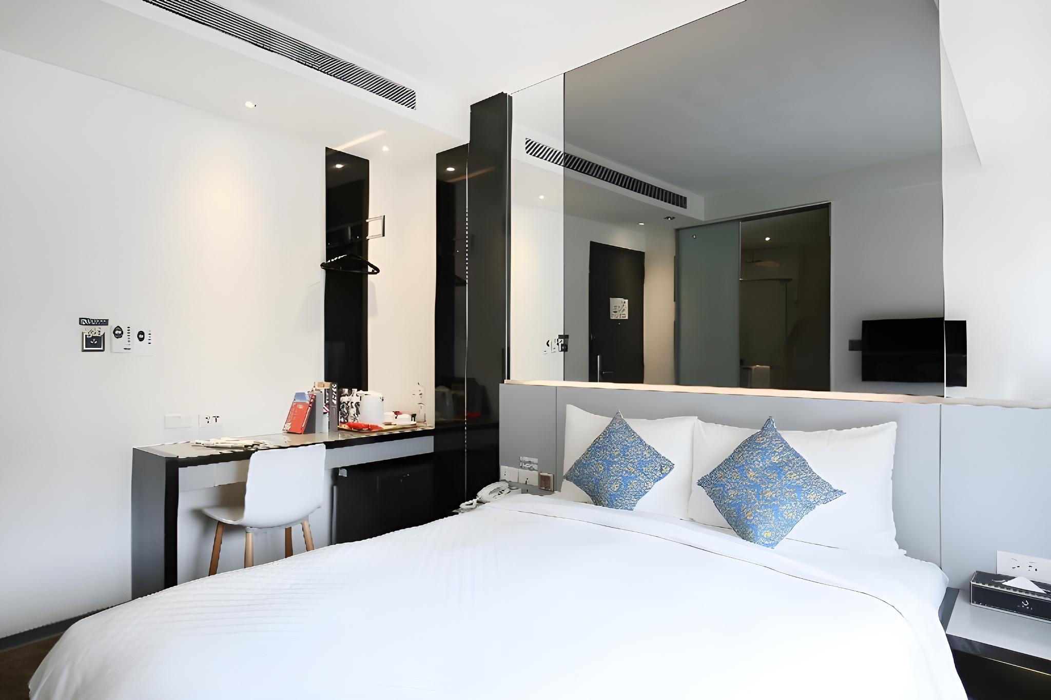 Room, Double Bed