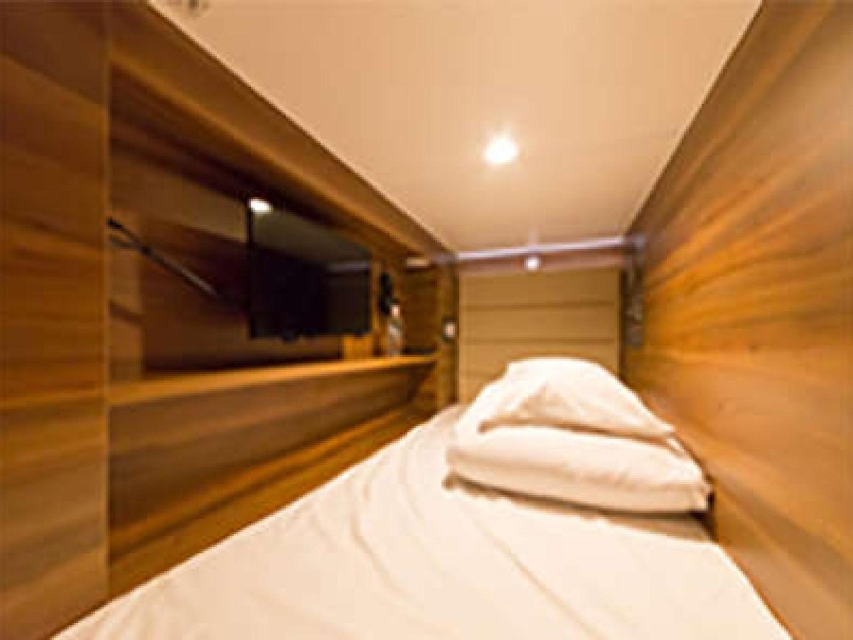 Capsule, Male Dorm