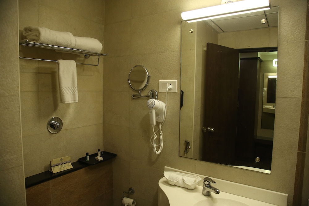 Oyo 6593 West Fort Hotel 50/50