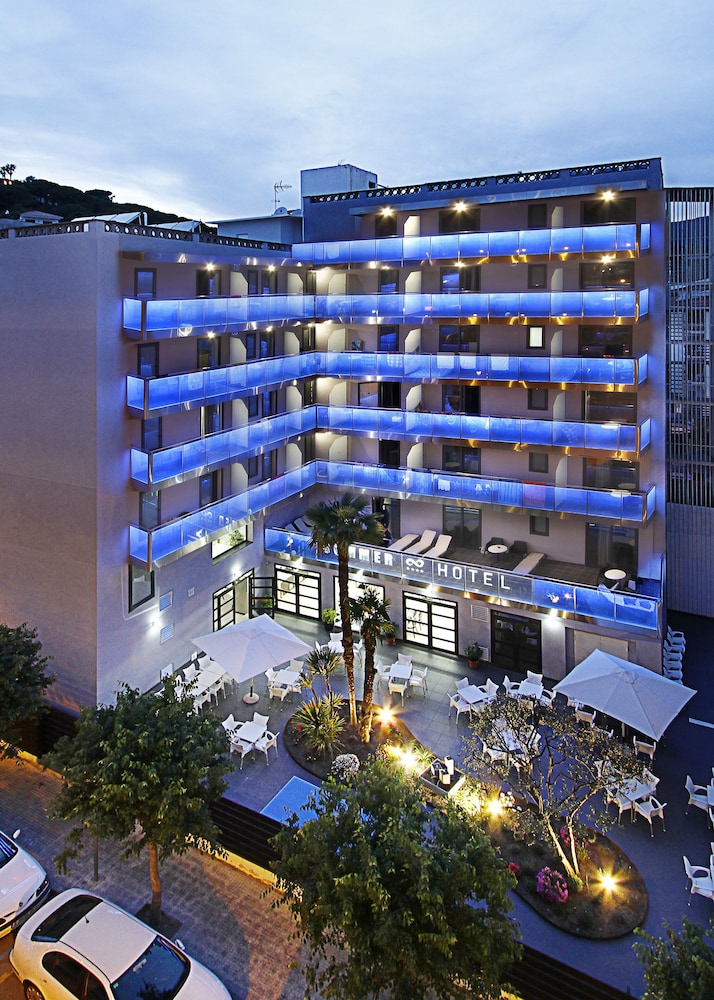 Summer Hotel 4/33