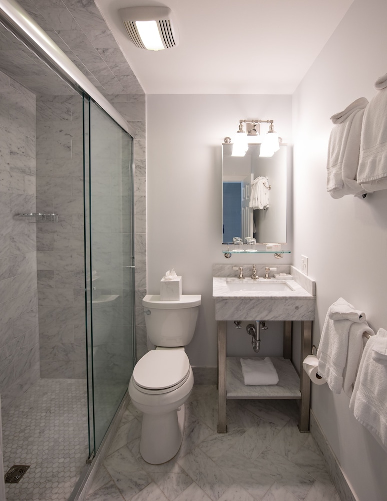 Cape Arundel Inn & Resort 47/49